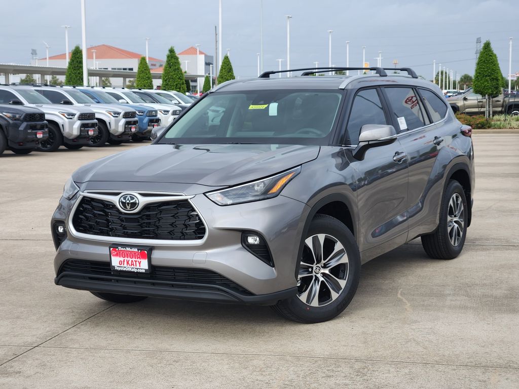 Heavy Metal 2026 Toyota Highlander XLE AWD SUV / Crossover All-Wheel Drive 8-Speed Automatic