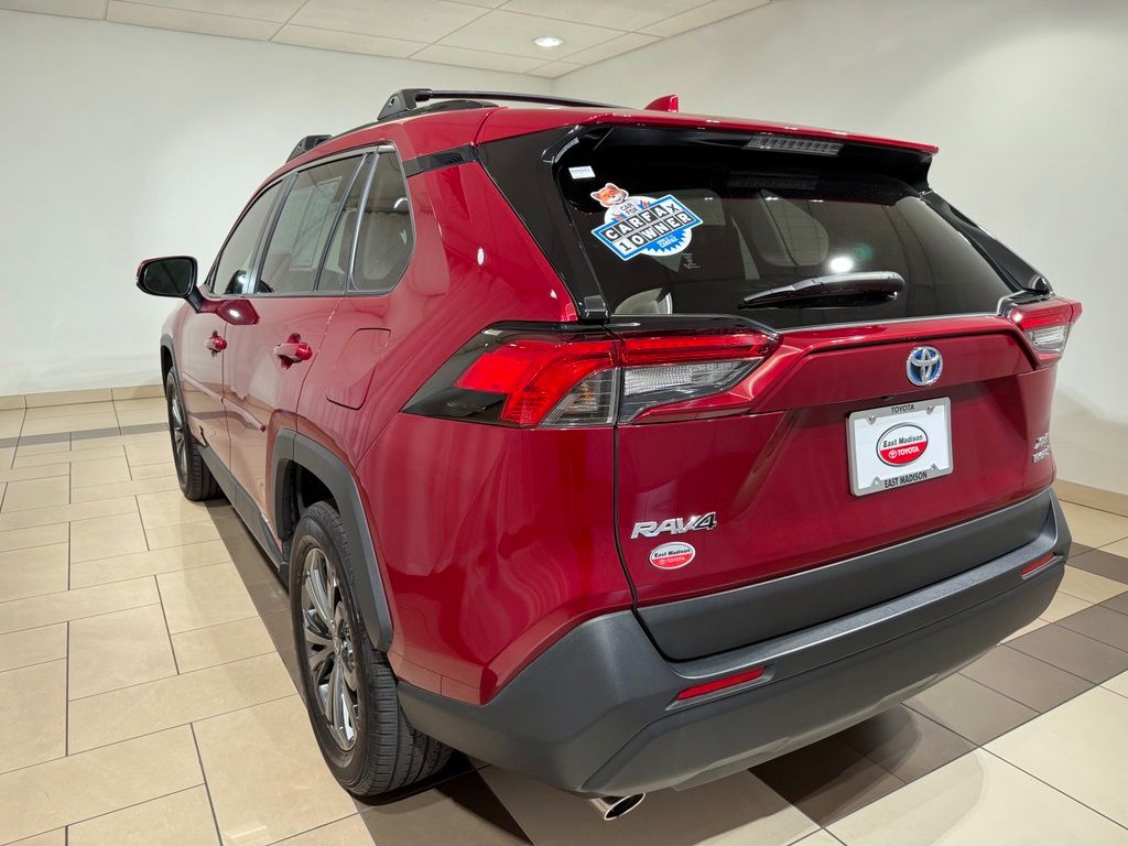 Thumbnail: 2022 Toyota RAV4 - 3