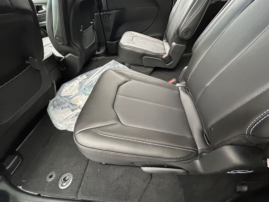 New 2026 Bright White Clearcoat Chrysler LX image 26