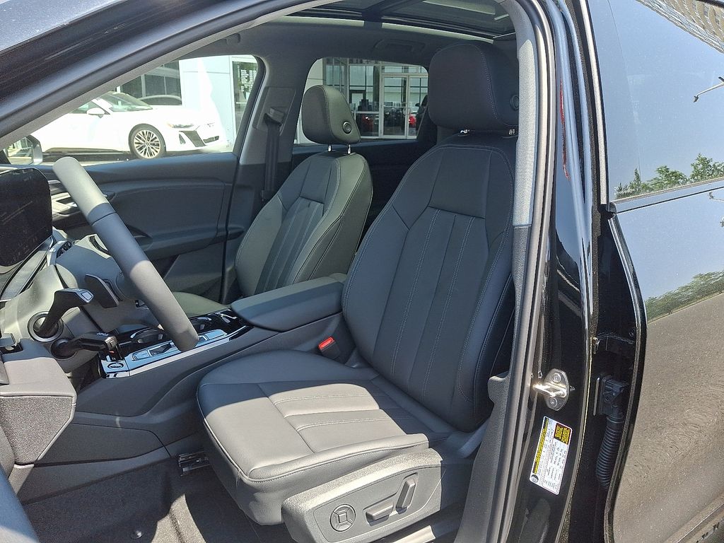 2025 Audi e-tron Premium 10