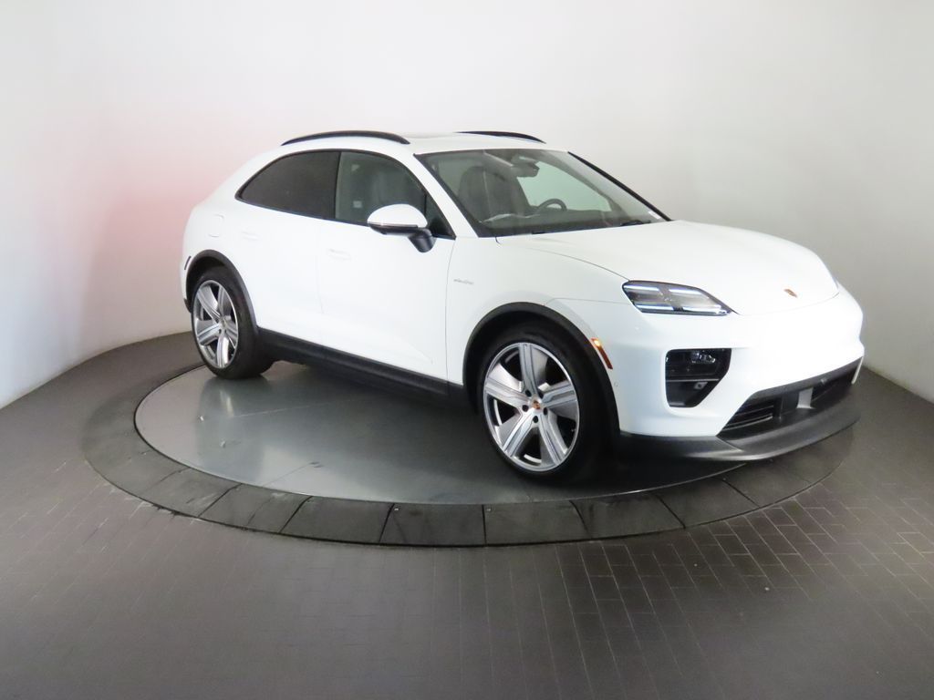 Thumbnail: 2026 Porsche Macan - 9