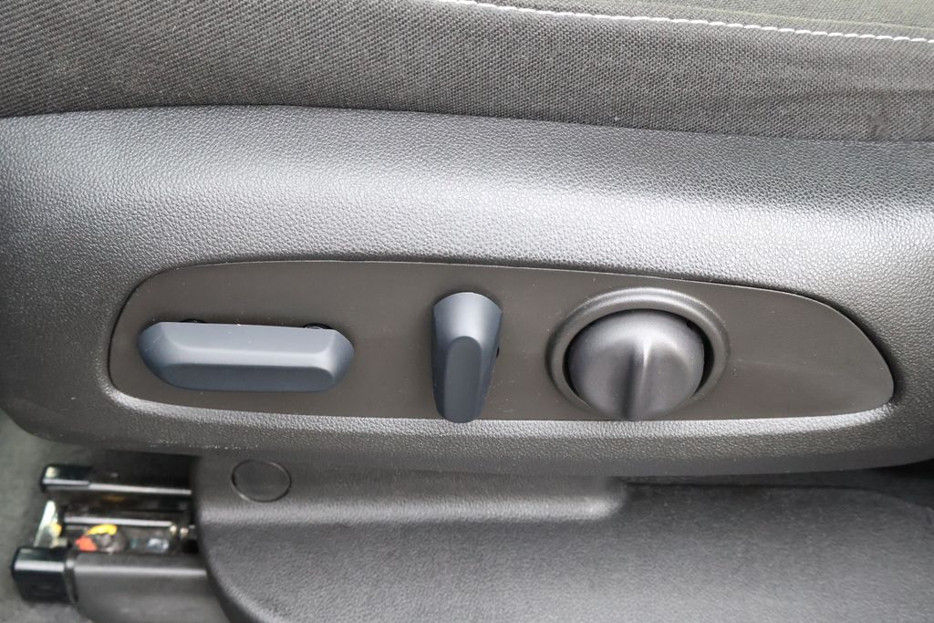 Thumbnail: 2023 Chevrolet Blazer - 31