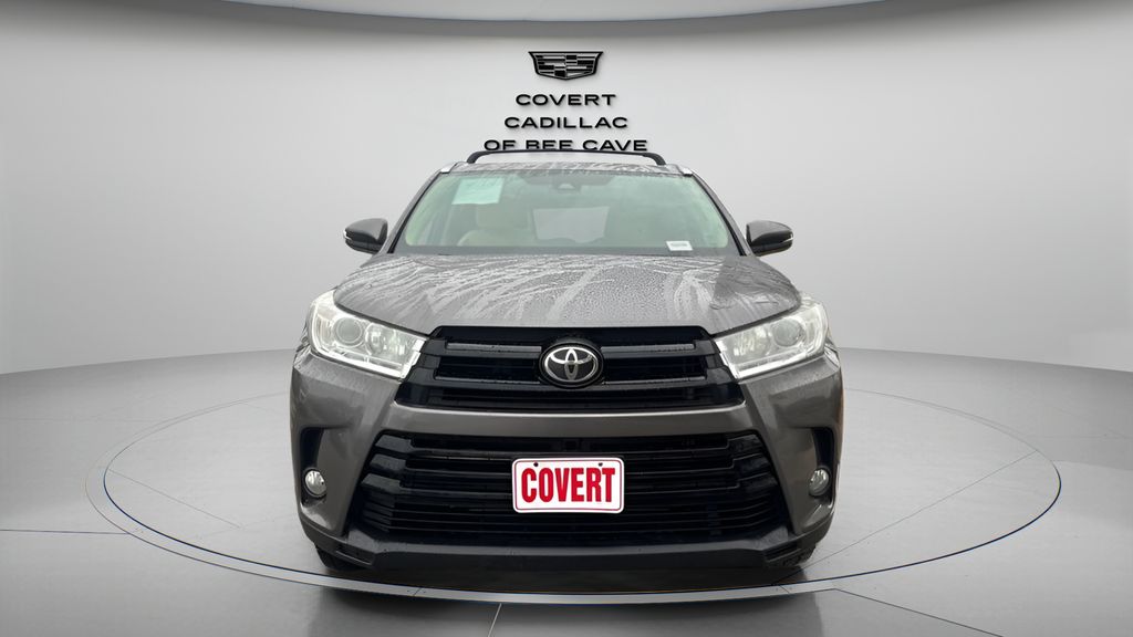 Used Car 2019 Toyota Highlander  Xle For Sale Under $25,000 In Austin, Texas