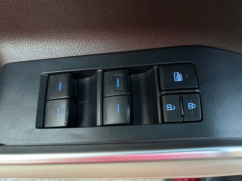 Thumbnail: 2022 Toyota Highlander - 18