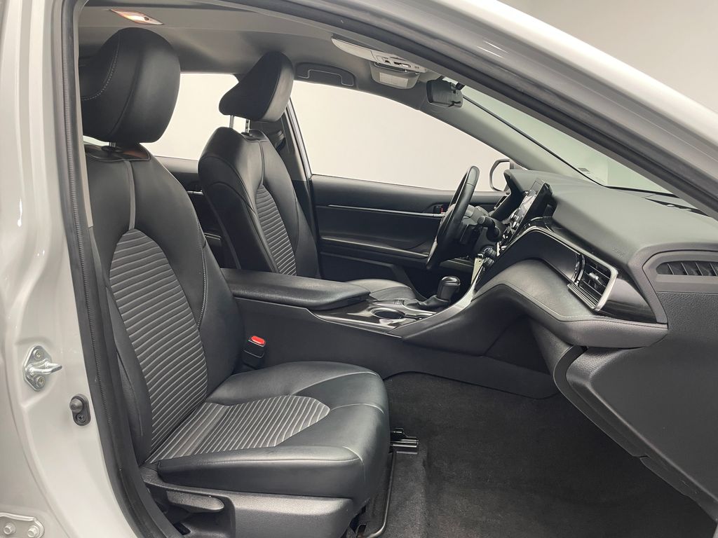 2022 Toyota Camry SE 18