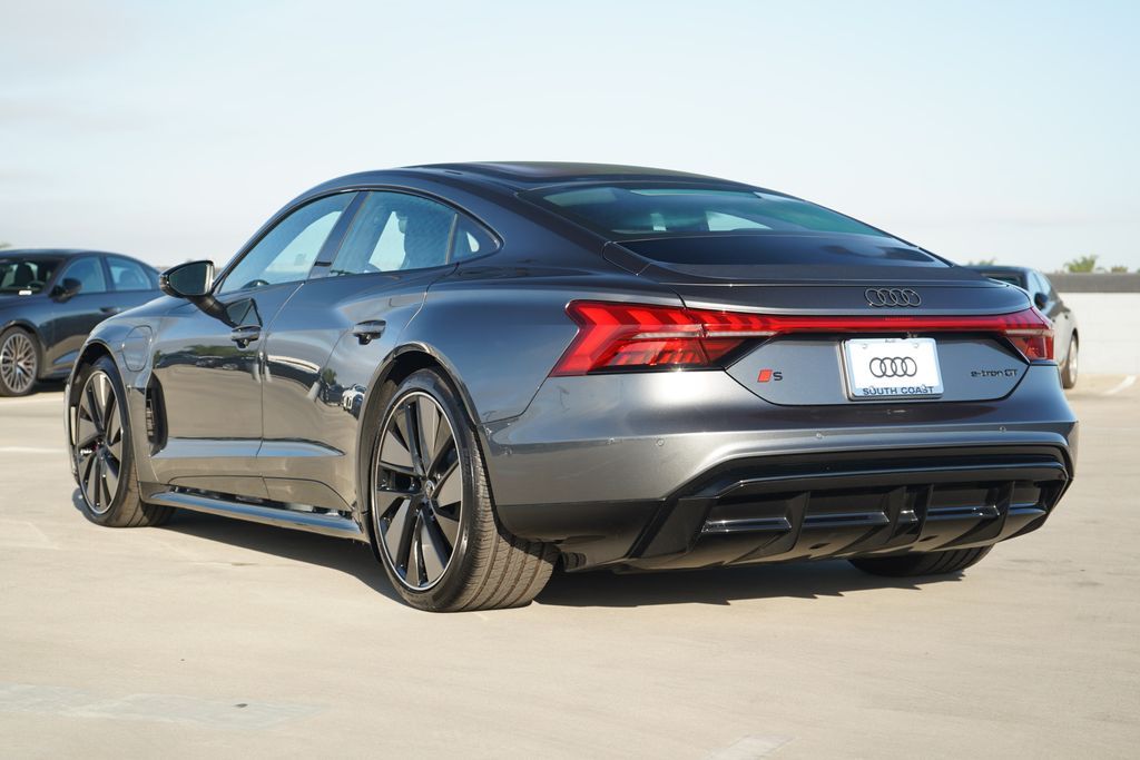 Thumbnail: 2026 Audi e-tron GT - 3