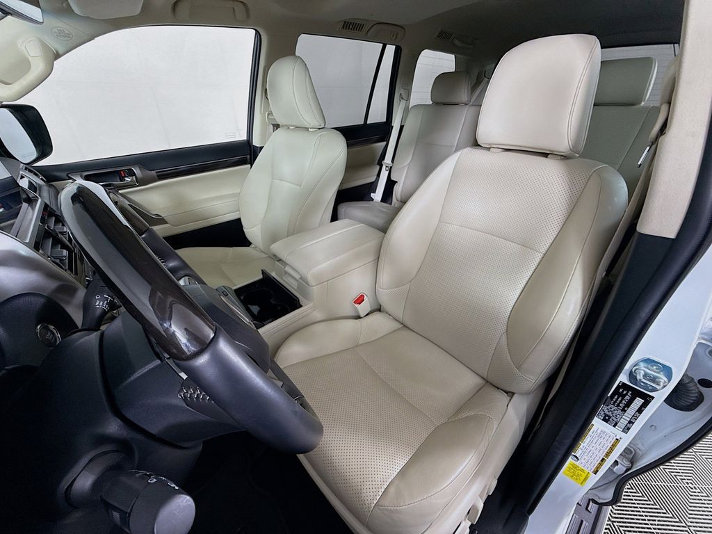 Thumbnail: 2022 Lexus GX - 21