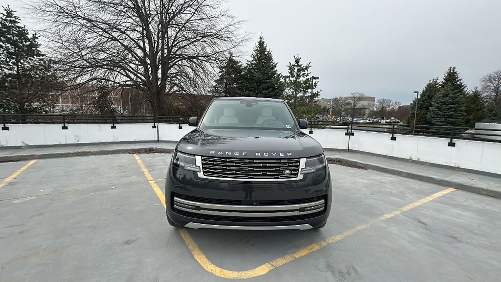 2025 Land Rover Range Rover P400 SE LWB AWD