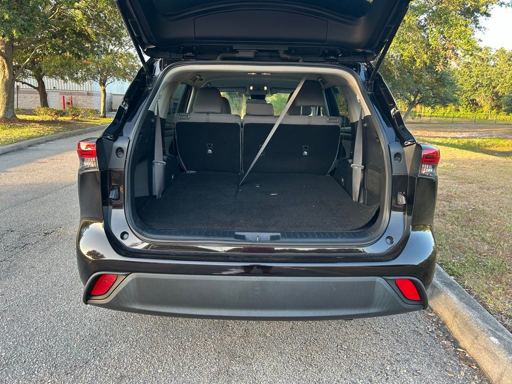 2022 Toyota Highlander L 10