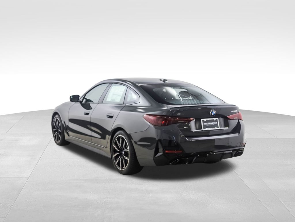 Thumbnail: 2026 BMW 4 Series - 3