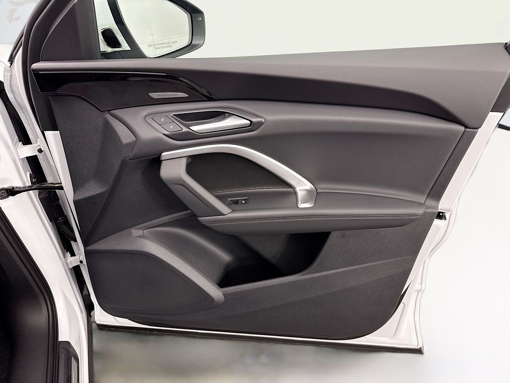 Thumbnail: 2025 Audi Q5 - 25