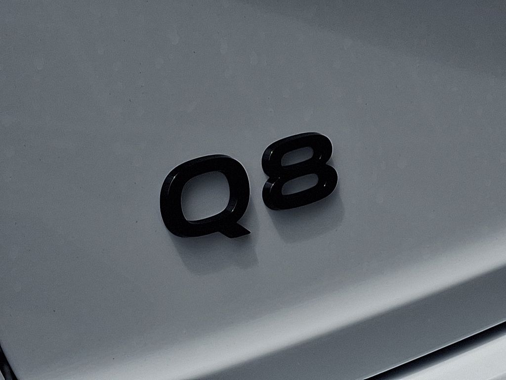 Thumbnail: 2026 Audi Q8 - 21