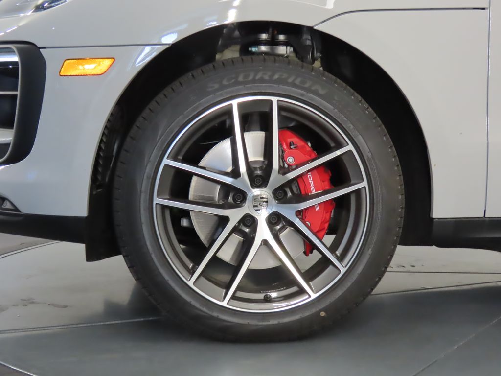 Thumbnail: 2025 Porsche Macan - 11