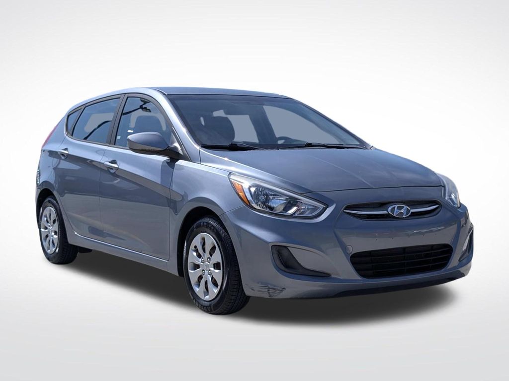 2017 Hyundai Accent SE 4-Door Hatchback FWD