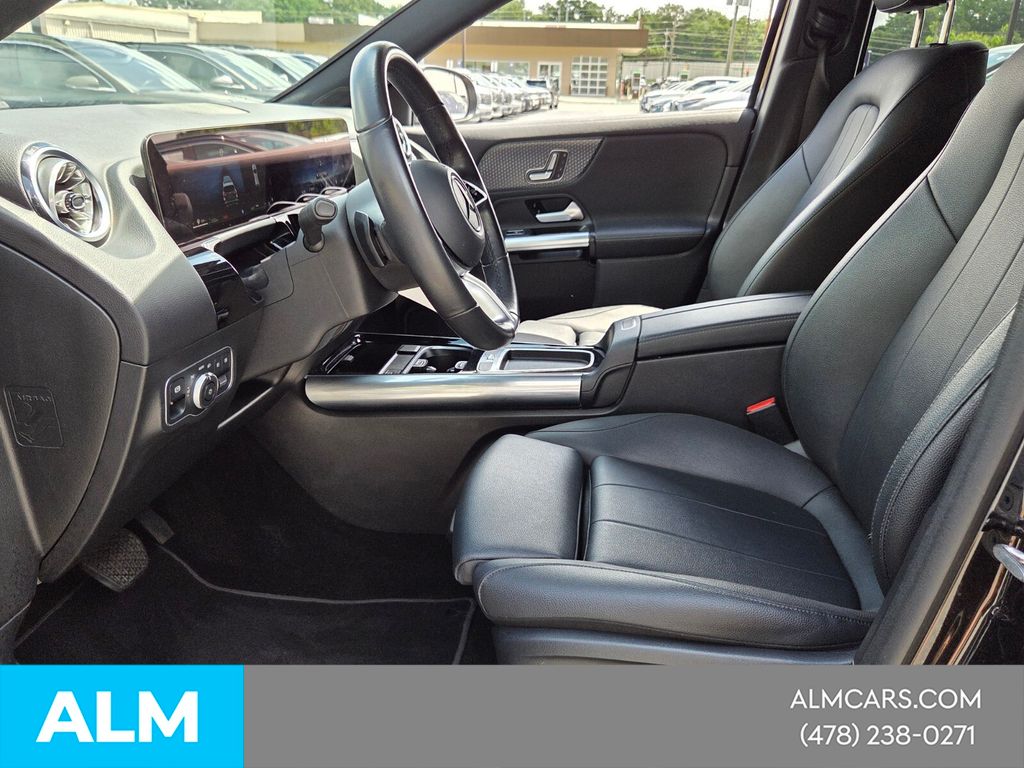 Used 2025 Black Mercedes-Benz GLA 250 image 4