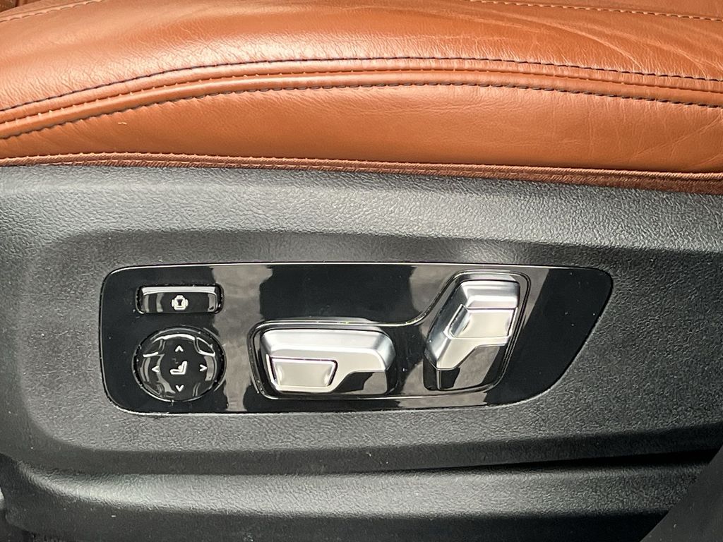 Thumbnail: 2025 BMW X7 - 12