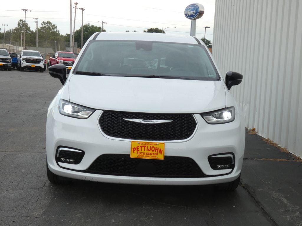 View vehicle photo 4