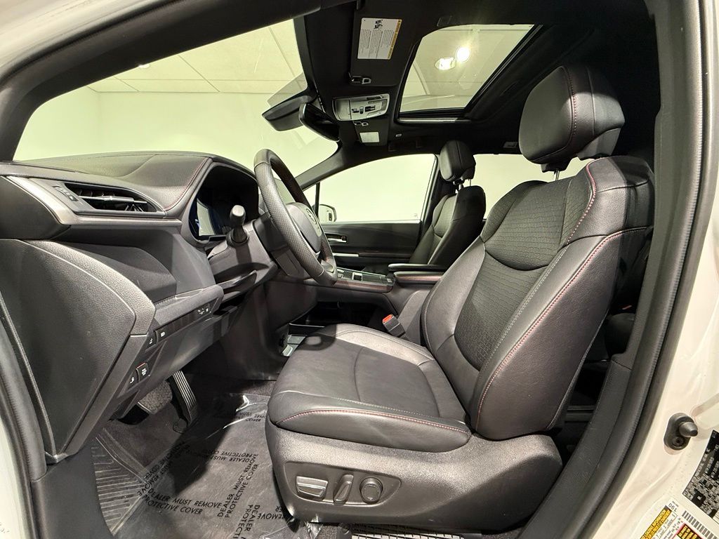 Thumbnail: 2025 Toyota Sienna - 13