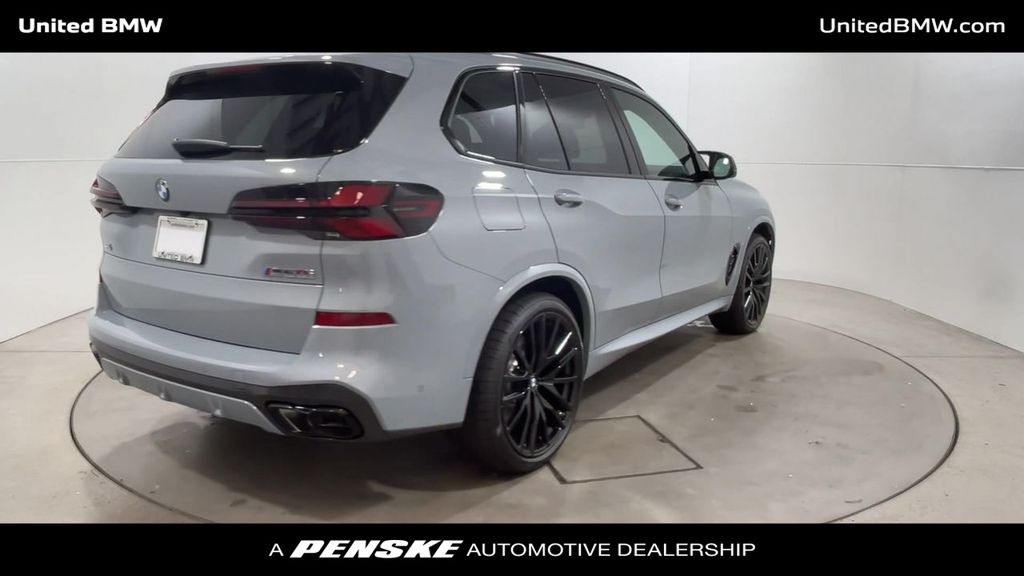 2025 BMW X5 M60i 8