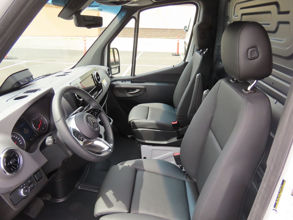 Thumbnail: 2025 Mercedes-Benz Sprinter - 20