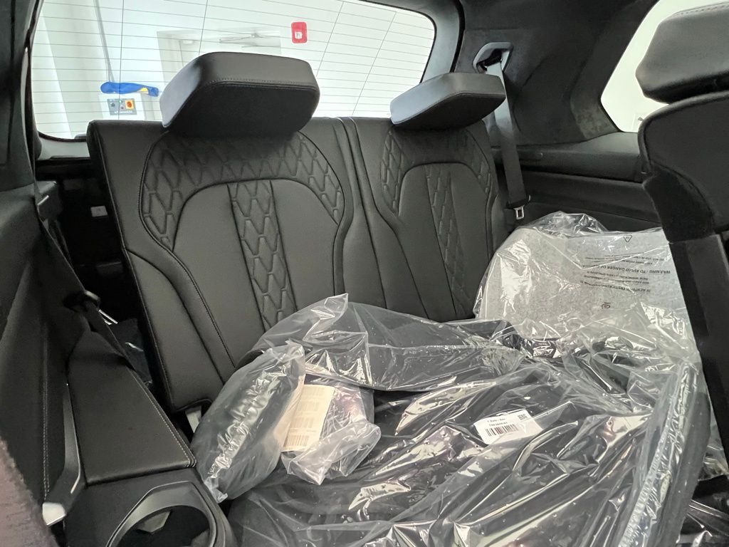 Thumbnail: 2025 BMW X7 - 10