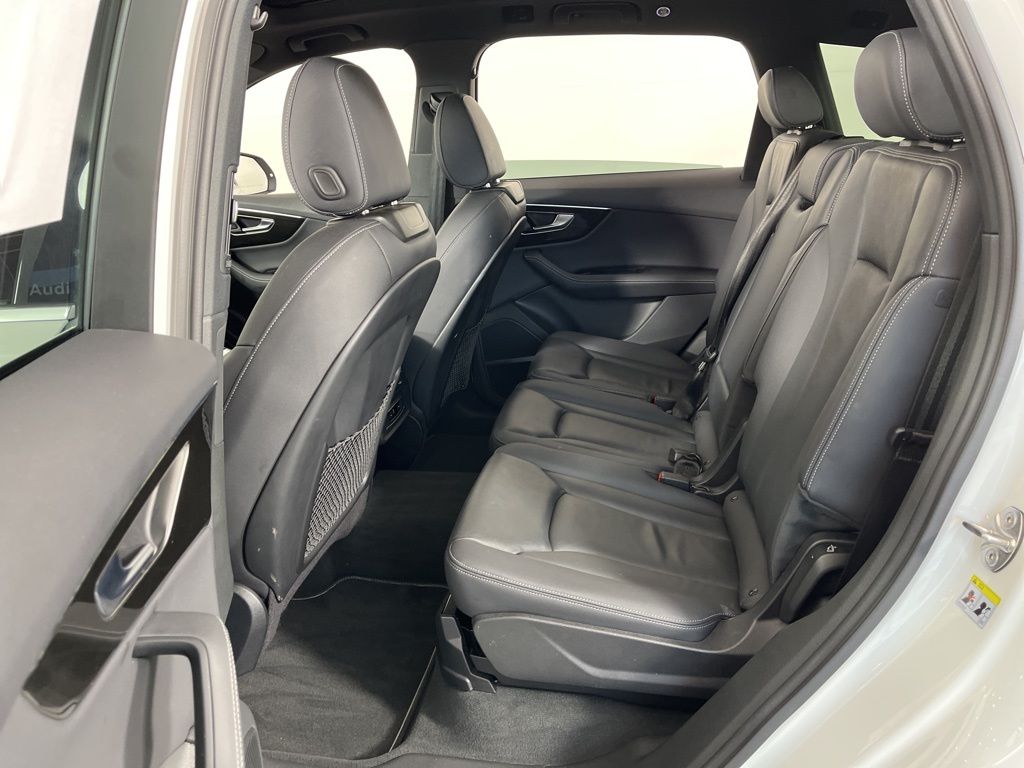 Thumbnail: 2025 Audi Q7 - 27