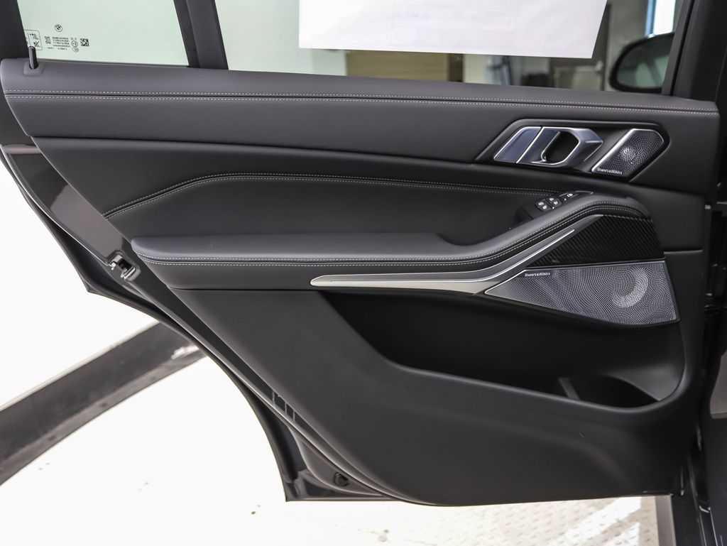 Thumbnail: 2027 BMW X7 - 20