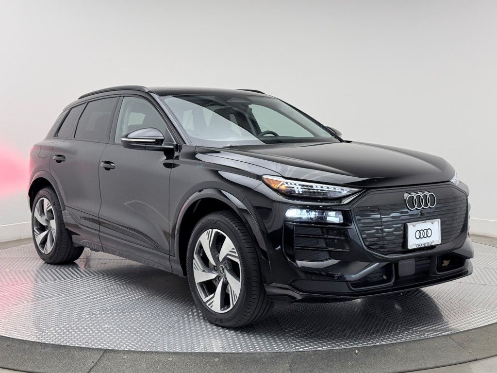 Thumbnail: 2025 Audi Q6 e-tron - 4