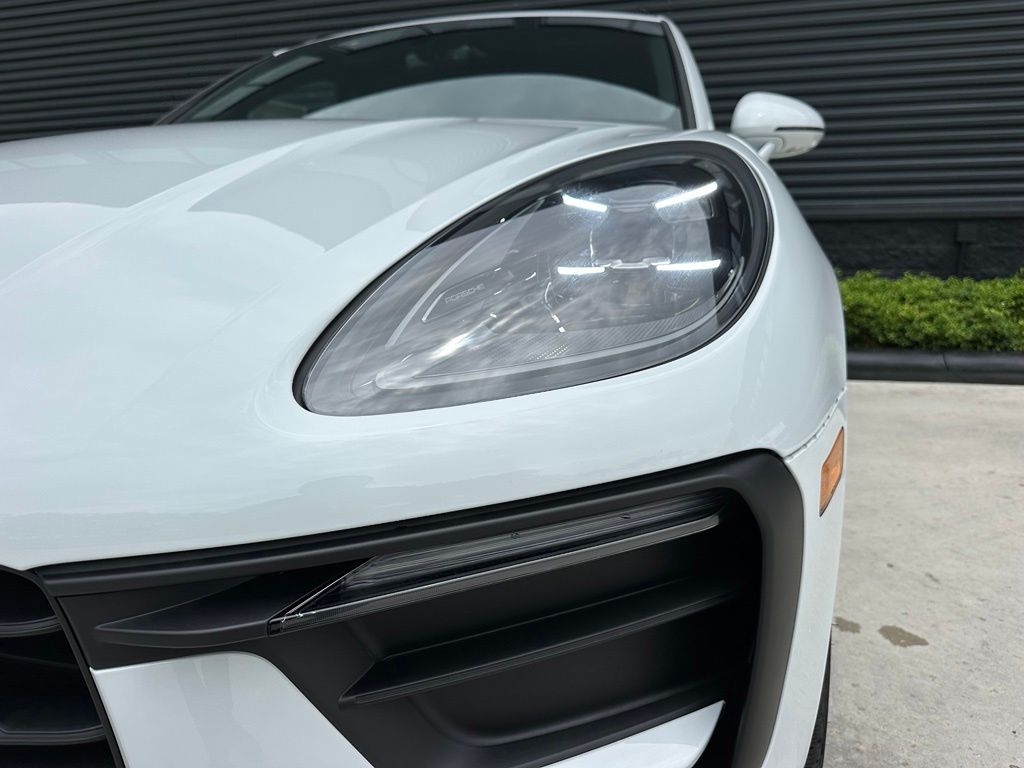 Thumbnail: 2026 Porsche Macan - 9