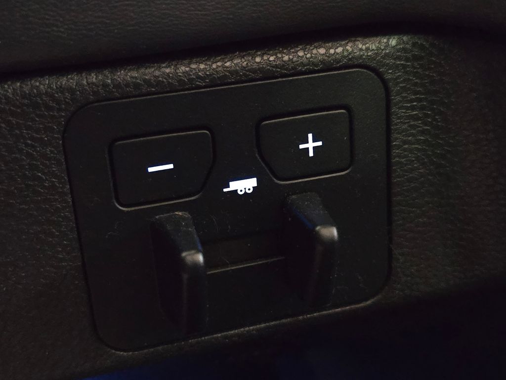 Used 2024  Toyota Platinum image 35