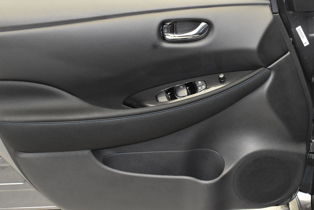 Thumbnail: 2024 Nissan Leaf - 11