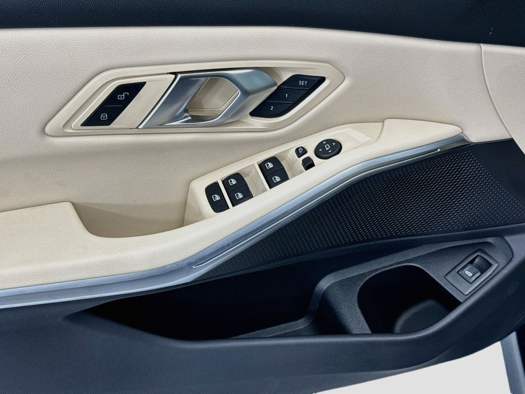Thumbnail: 2025 BMW 3 Series - 22
