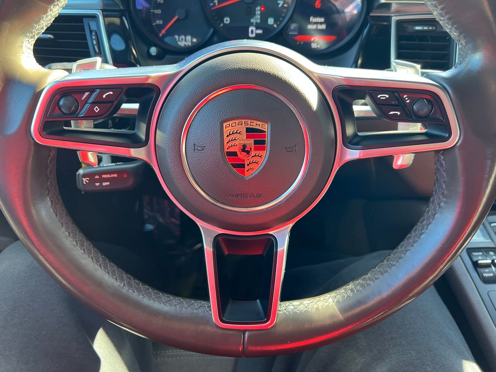 Thumbnail: 2018 Porsche Macan - 19