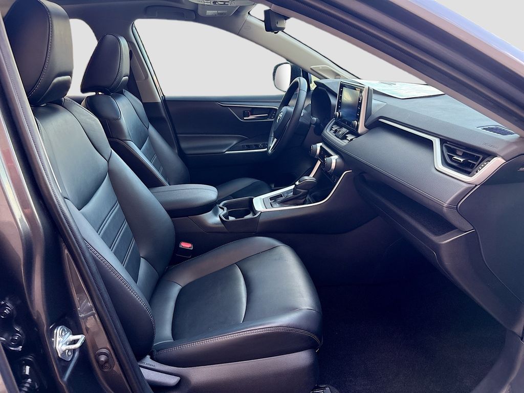 Thumbnail: 2021 Toyota RAV4 - 20