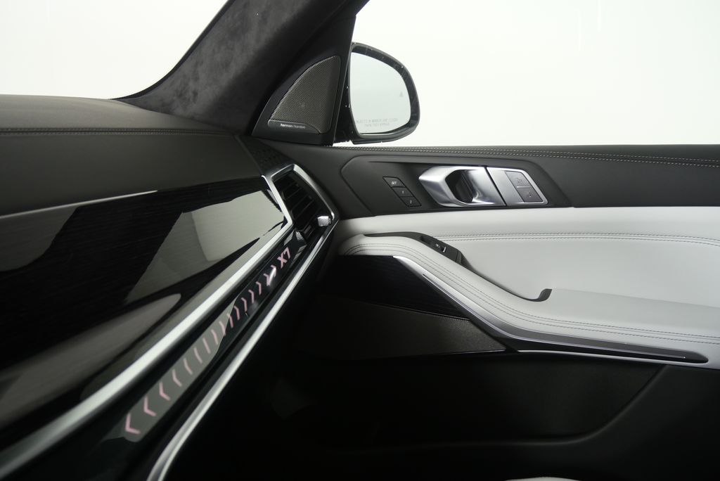 Thumbnail: 2027 BMW X7 - 25