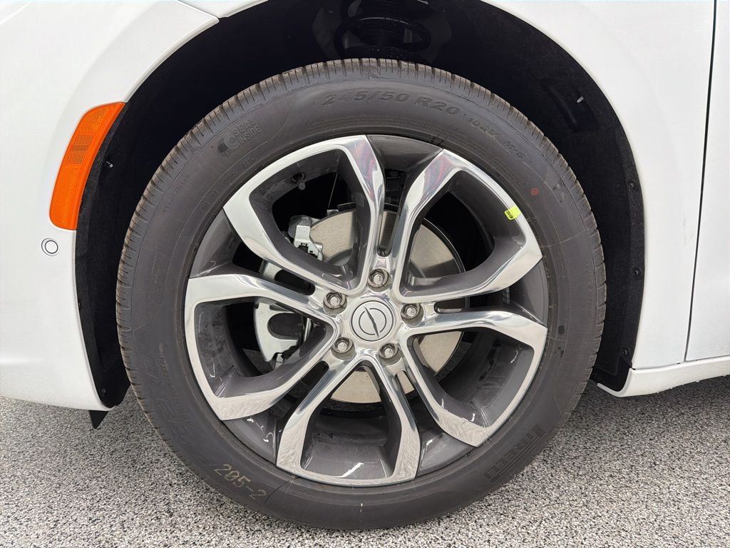 2026 Chrysler Pacifica Pinnacle - 9