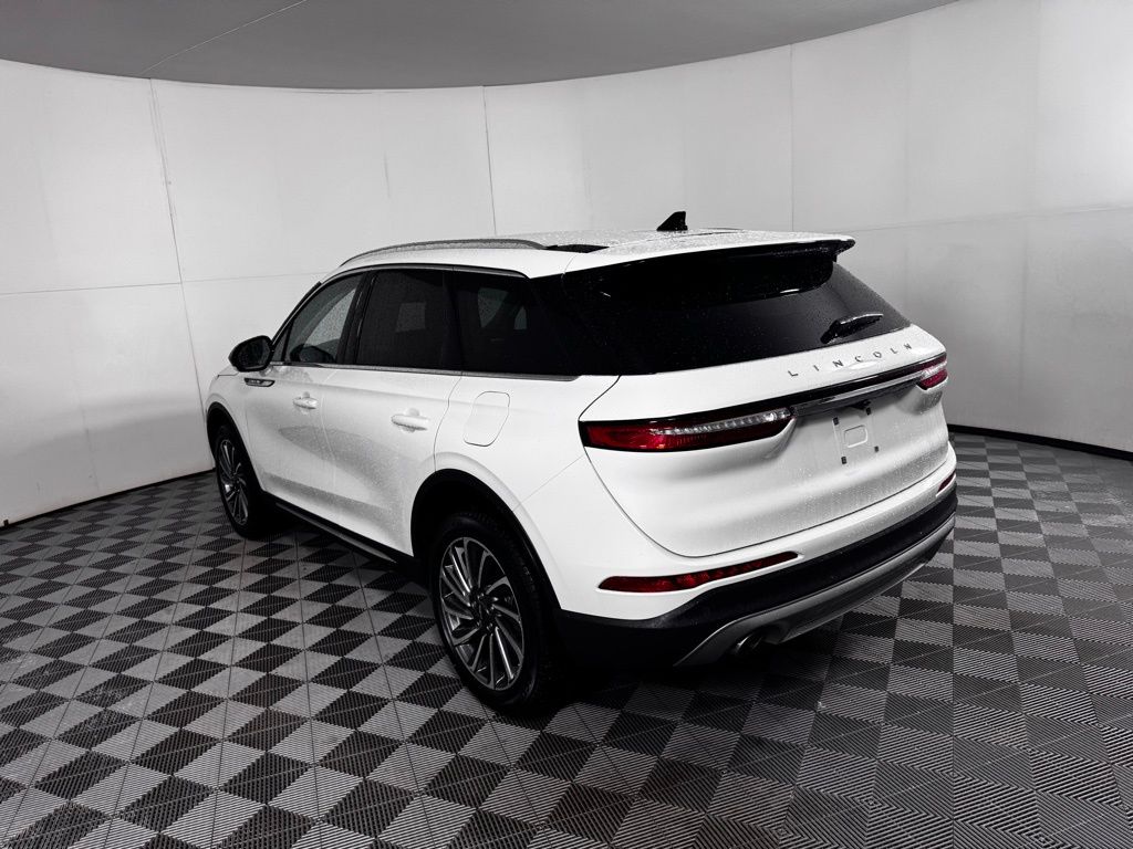 Certified Used 2023 White Lincoln Reserve image 5