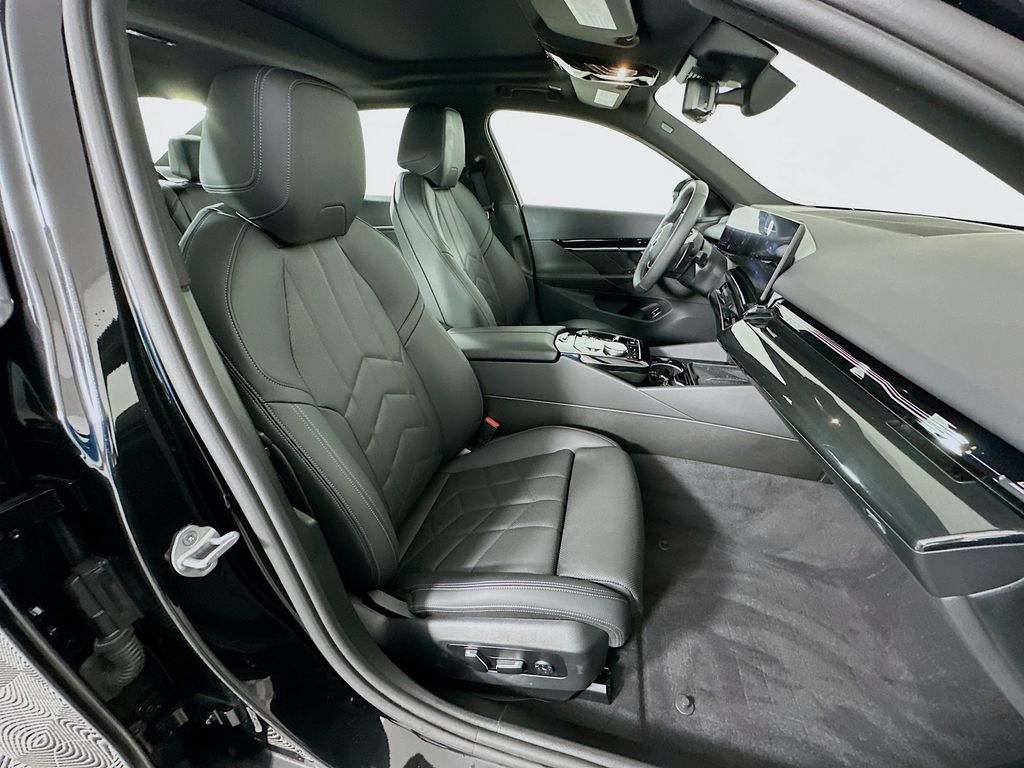 Thumbnail: 2025 BMW 5 Series - 29