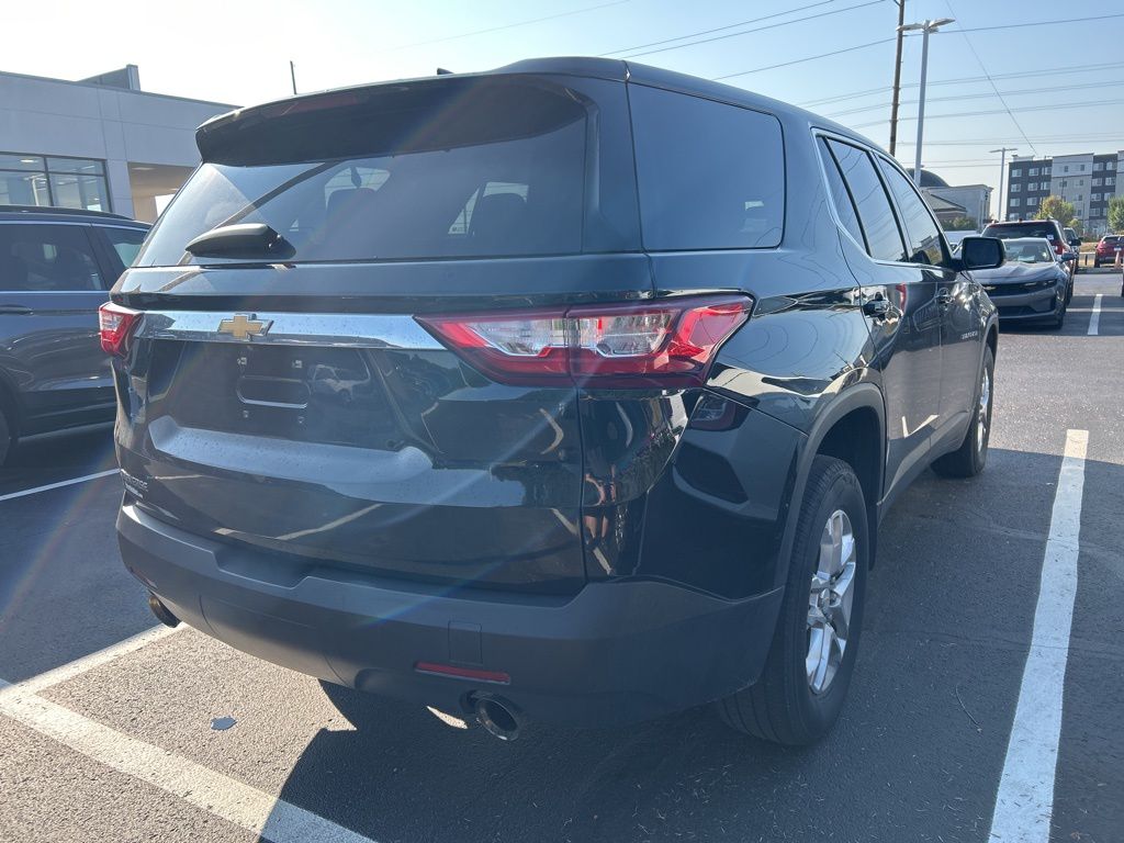 Thumbnail: 2021 Chevrolet Traverse - 3