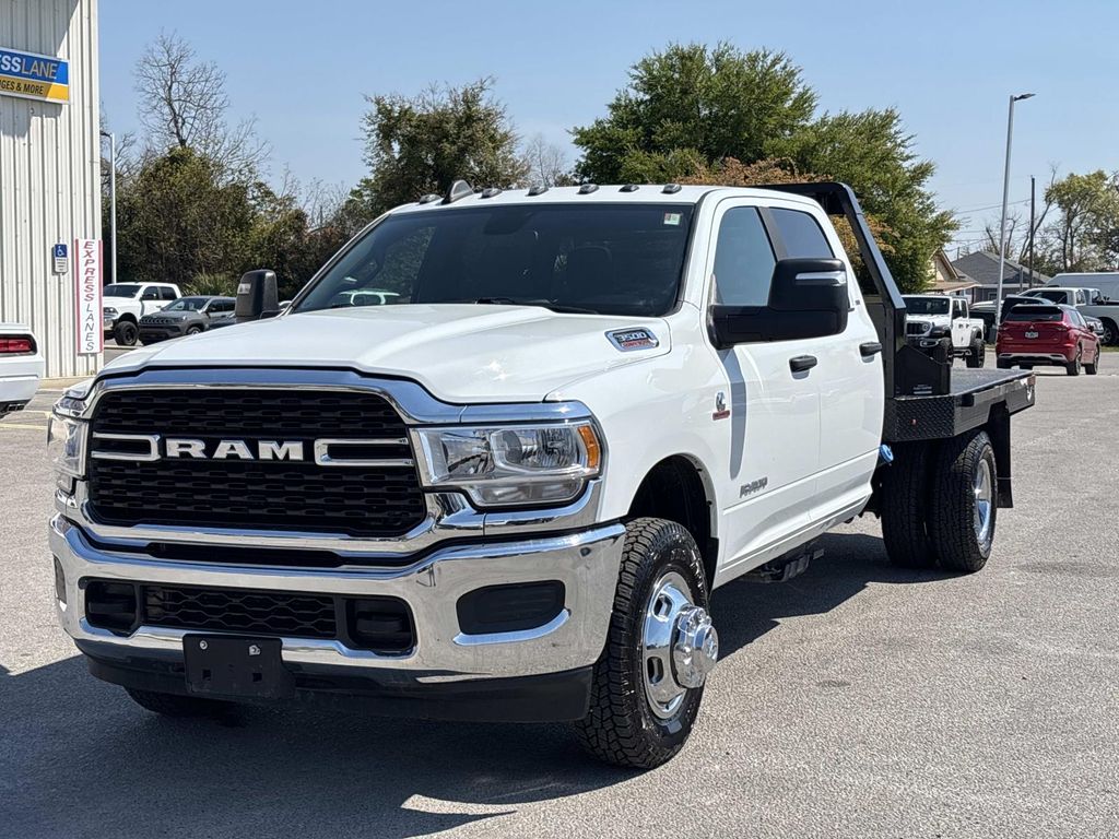2024 RAM 3500 Chassis SLT Crew Cab LB DRW 4WD