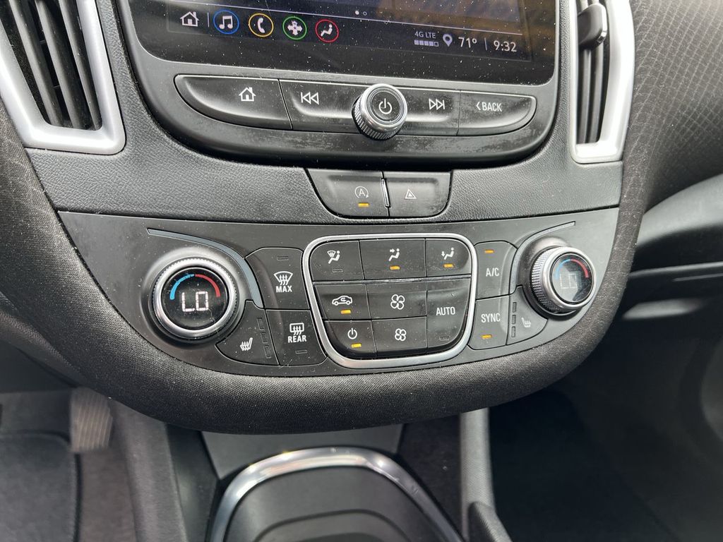 2023 Chevrolet Malibu LT photo