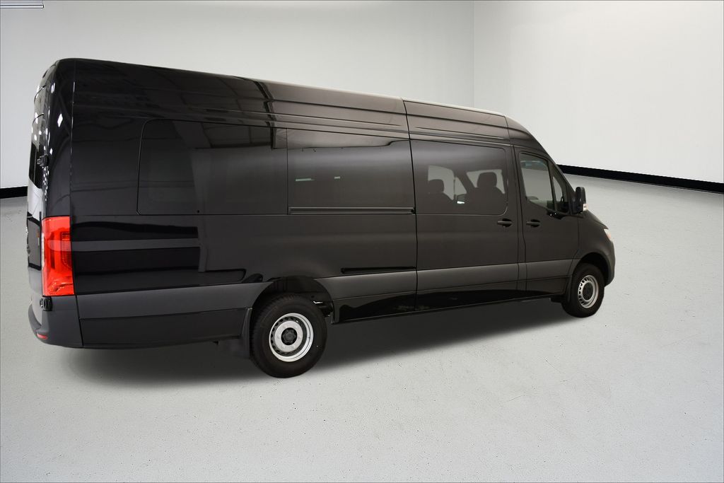 Thumbnail: 2025 Mercedes-Benz Sprinter - 9