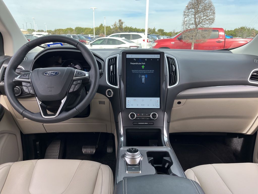 Thumbnail: 2022 Ford Edge - 16