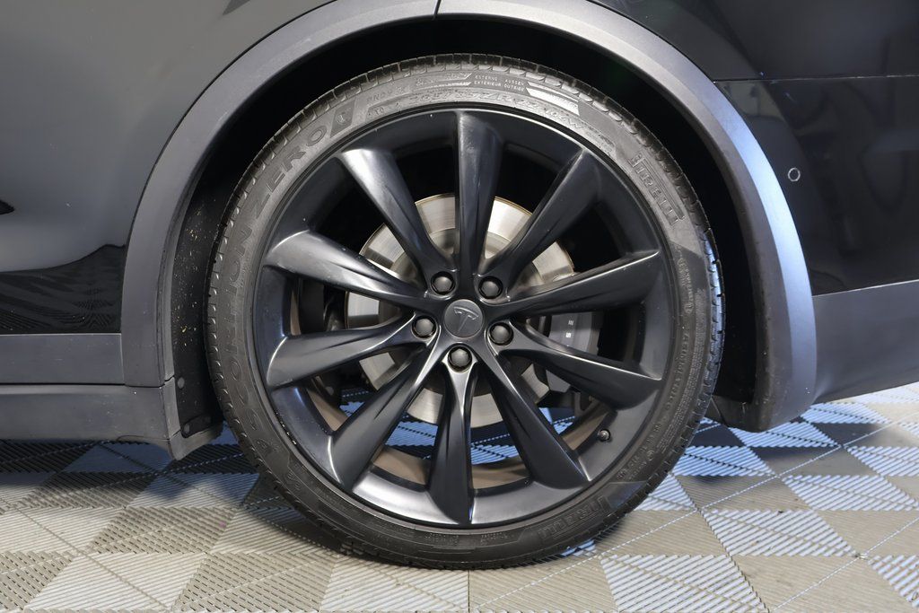 Thumbnail: 2021 Tesla Model X - 15