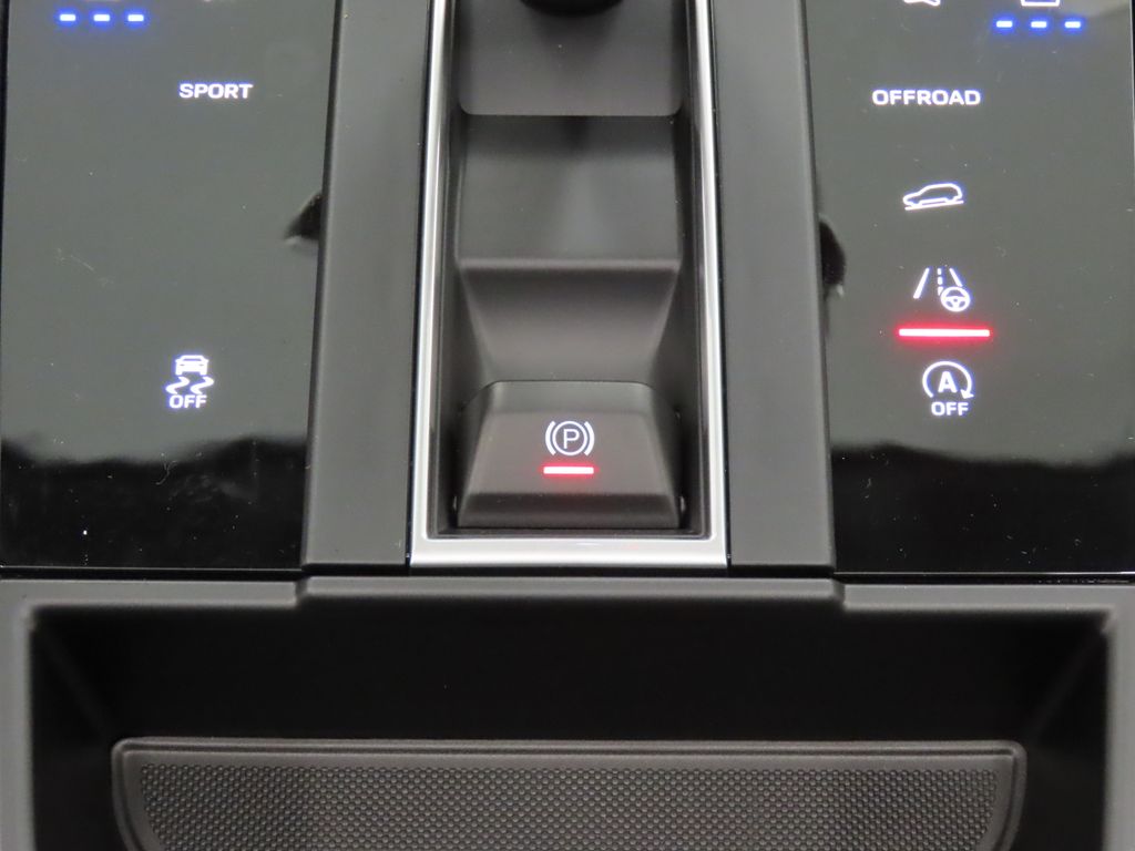 Thumbnail: 2026 Porsche Macan - 27