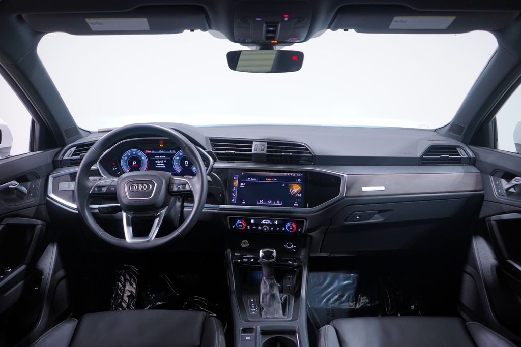 Thumbnail: 2019 Audi Q3 - 10