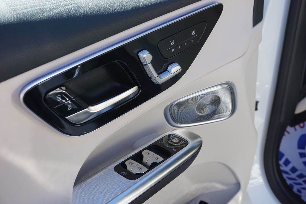 Thumbnail: 2026 Mercedes-Benz GLC - 23