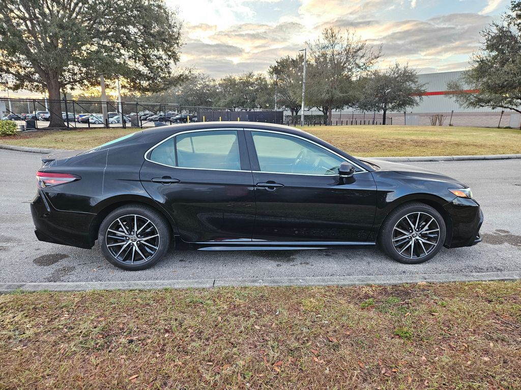 2024 Toyota Camry SE 6