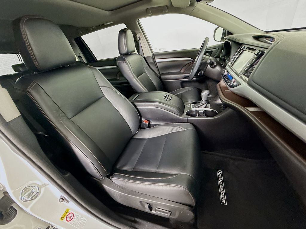 Thumbnail: 2018 Toyota Highlander - 29