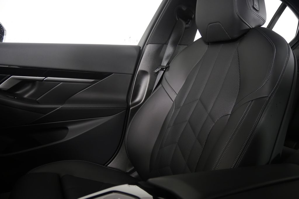 Thumbnail: 2025 BMW 5 Series - 27